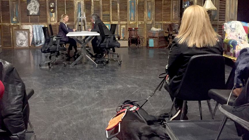 Rehber köpekler, artık tiyatro salonlarında sahiplerine eşlik edebilecek