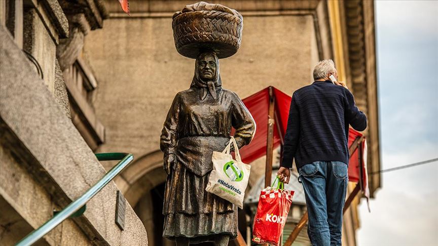 Hrvatska: Spomenici u većem dijelu zemlje osvanuli s platnenim vrećicama Greenpeacea
