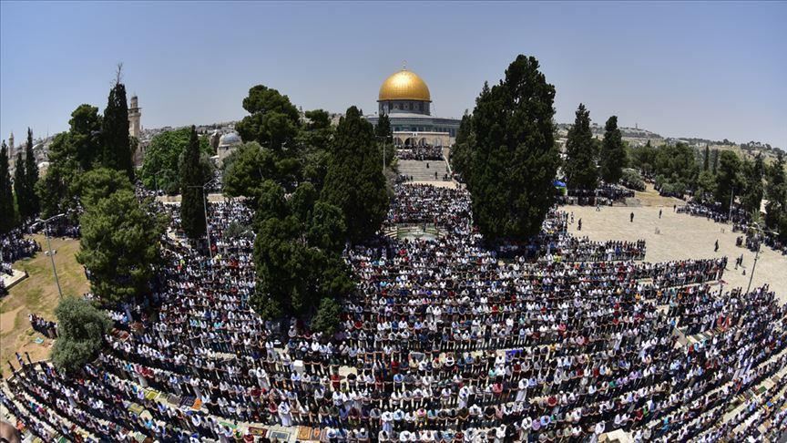 220,000 Palestinians perform Friday prayers at Al-Aqsa
