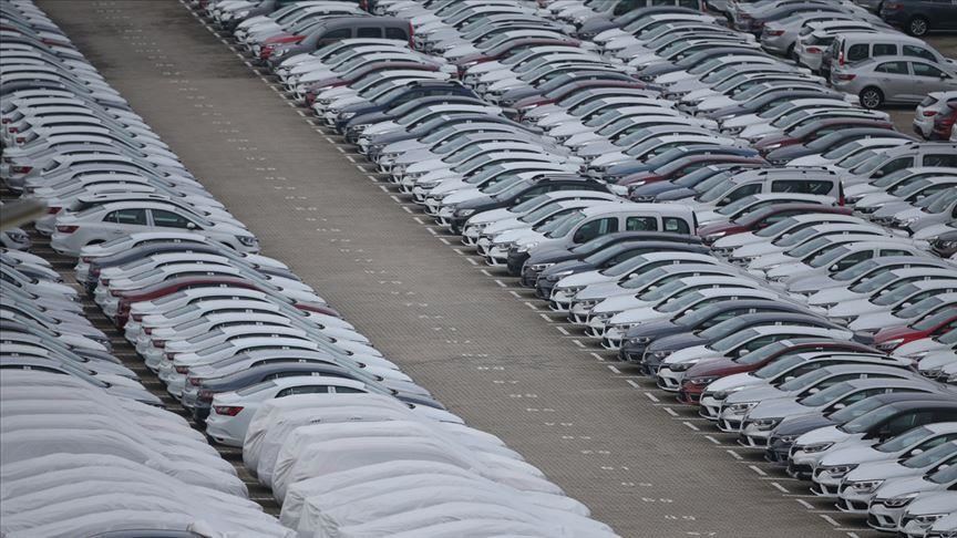 Trump delays auto tariffs on EU, Japan