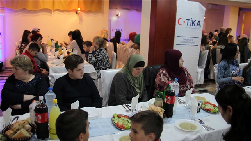 TIKA u Novom Pazaru priredila iftar kako bi skrenula pažnju na djecu bez roditelja 