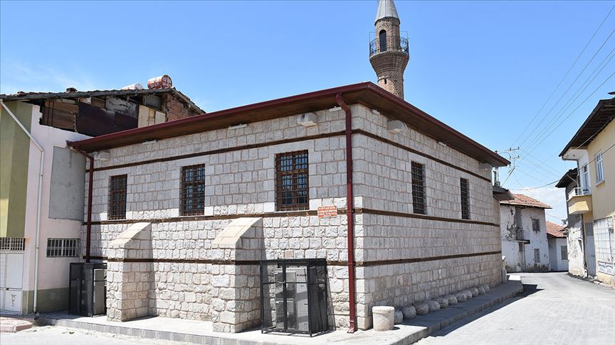 Vakıflar hem tarihe hem gönüllere dokunuyor