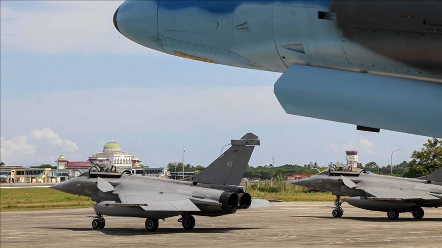 Francuski ratni avioni prinudno sletjeli u Indoneziju 