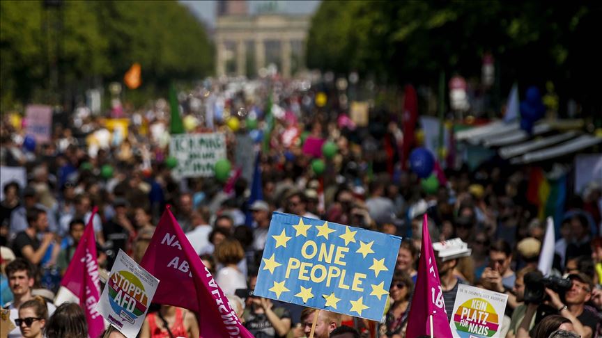 Njemačka: Više desetina hiljada osoba na protestima zbog sve izraženijeg rasizma u Evropi