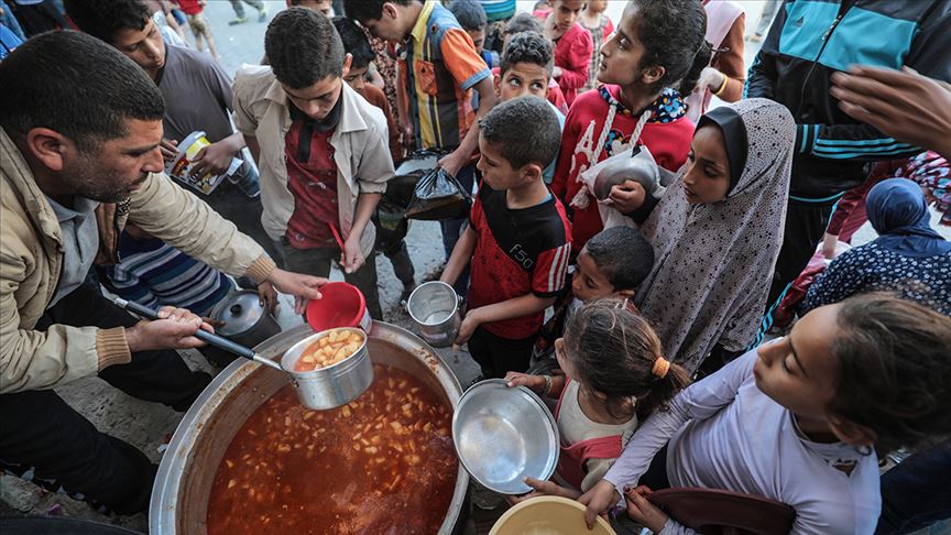 Gazzeli yoksullar iftarını 'ramazan tekkesiyle' açıyor