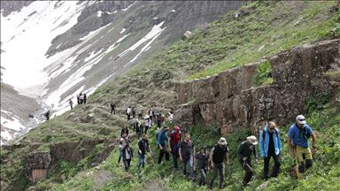 Hakkari'de Çiçek Vadisi'ne doğa yürüyüşü
