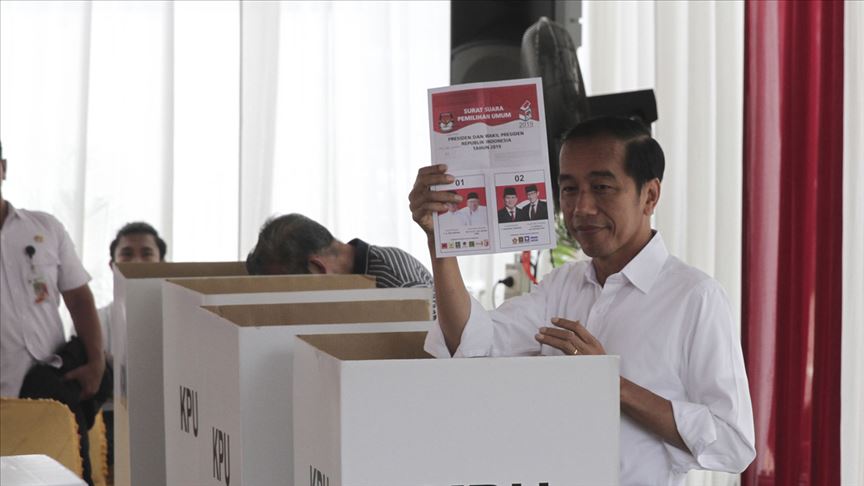 Endonezya'da Widodo seçimi kazandı