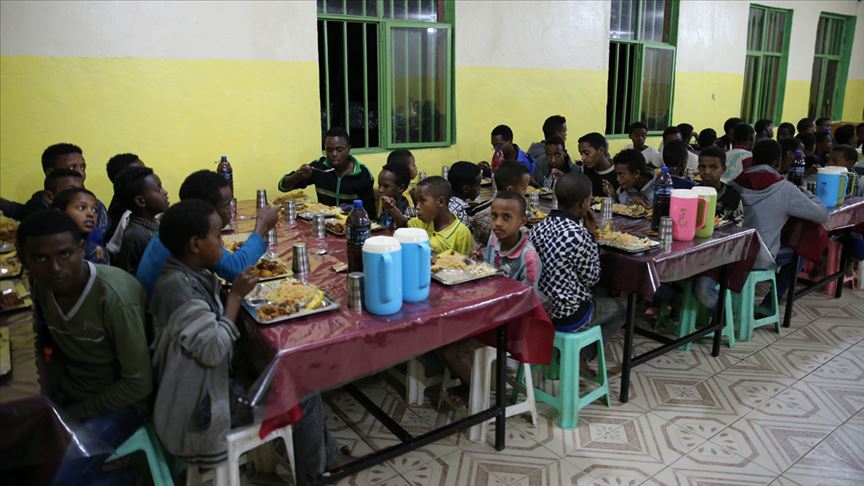 Somalili gençlerden 'Kardeşinle İftar Yap' projesi