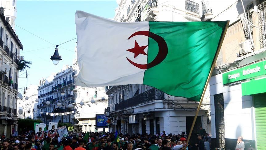 Algerian students continue anti-regime demonstrations