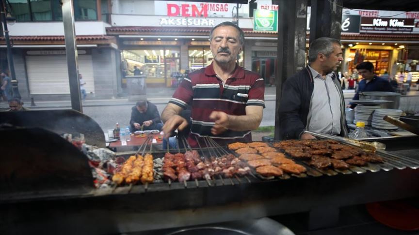 مشاوي الكبد... وجبة رمضانية شهية في دياربكر التركية