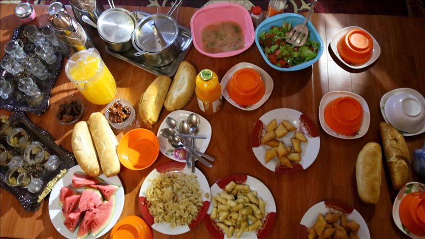 مائدة إفطار الإثيوبيين في رمضان القهوة أول ا