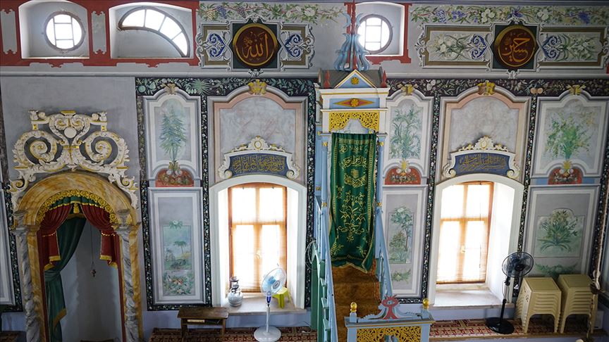 لوحات طبيعية تزين جدران مسجد "شاهينلار" بتركيا 