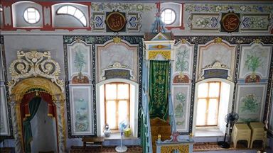استقبال گسترده بازدیدکنندگان از مسجد تاریخی و مزین با تصاویر طبیعت