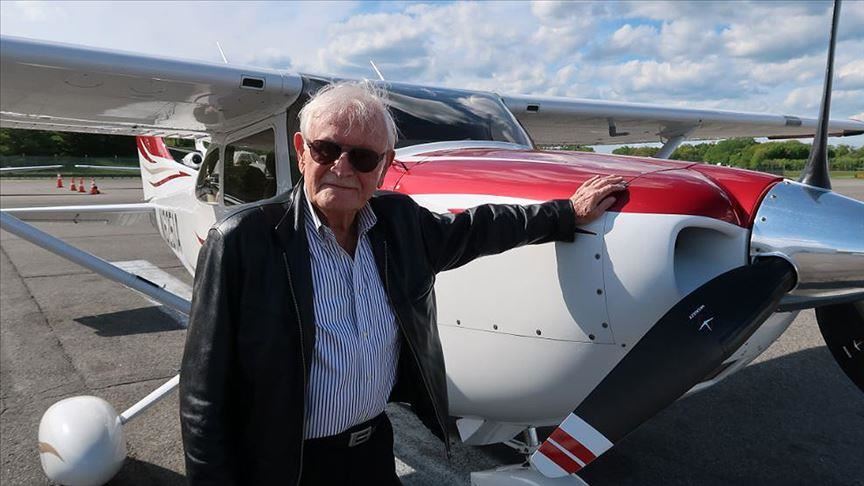 Turkish pilot, 84, still flying American skies