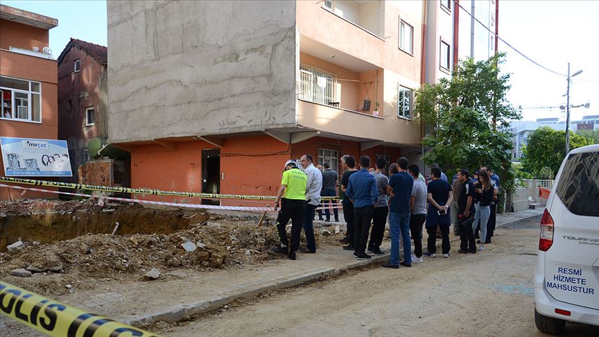 Sancaktepe'de 3 katlı bina boşaltıldı