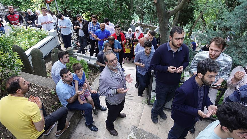 Necip Fazıl Kısakürek kabri başında anıldı