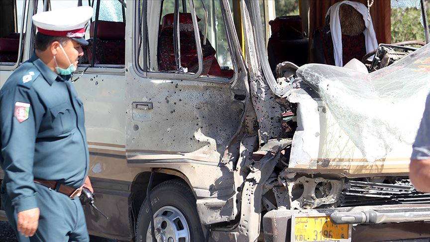 Kabil'de bakanlık personelini taşıyan araca bombalı saldırı: 10 yaralı