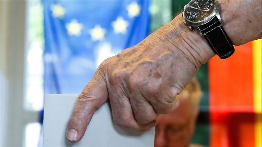 Européennes: En Allemagne, la CDU de Merkel reste première malgré un net recul