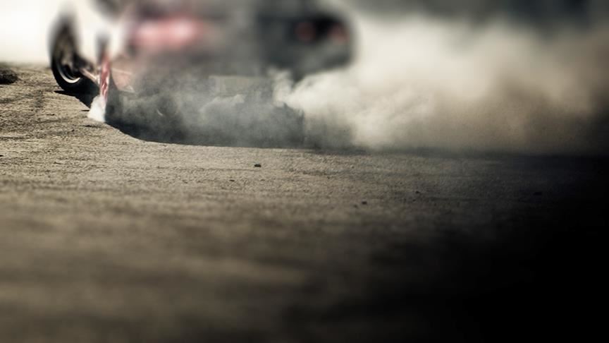 Drift' yaparken kaldırımdaki yayayı ezdi