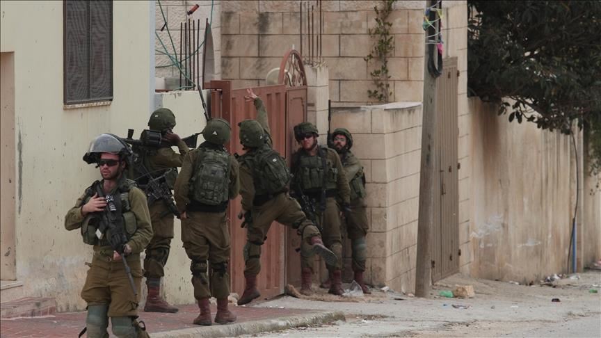 Israel Arrests 17 Palestinians In West Bank