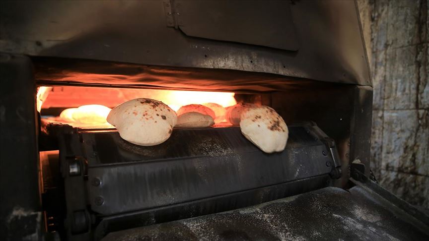 Mısır'da iftar sofralarının vazgeçilmez sıcak ekmeği: Rağıf