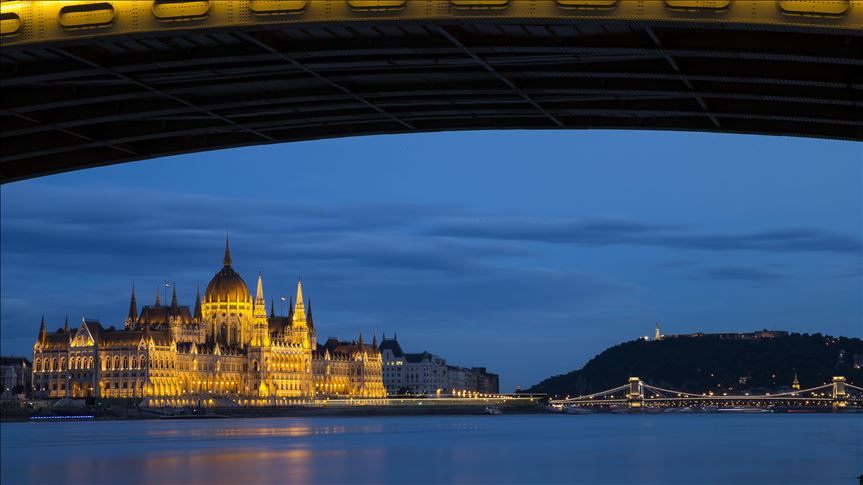 Hongrie: 7 morts dans le naufrage d’un bateau sur le Danube