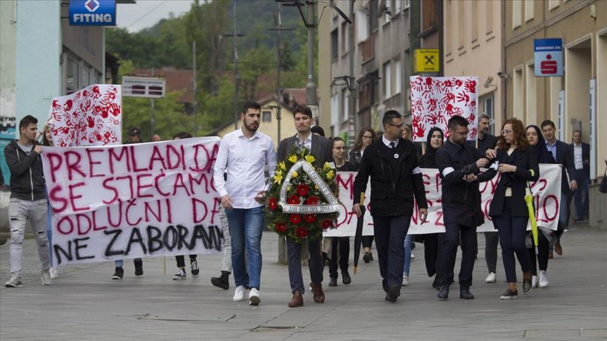Studenti Pravnog fakulteta u Zenici obilježili Dan bijelih traka: Prijedorski zločini trajna opomena