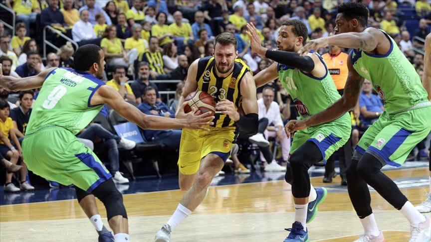 Fenerbahçe Beko yarı finale farklı başladı