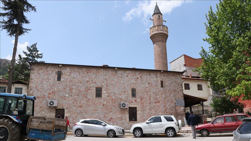 Tarihi cami bin yıldır Müslümanların hizmetinde