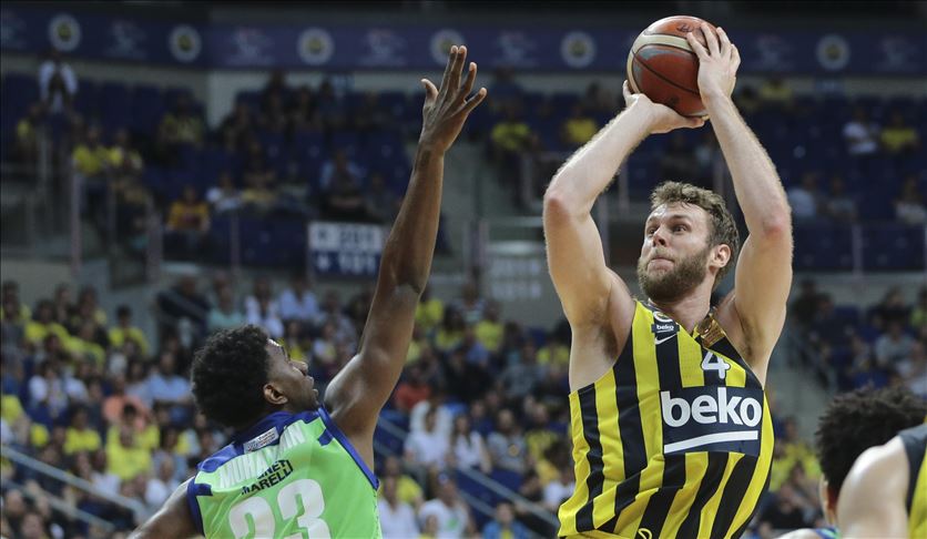 Basketball: Fenerbahce beat TOFAS in playoff semis