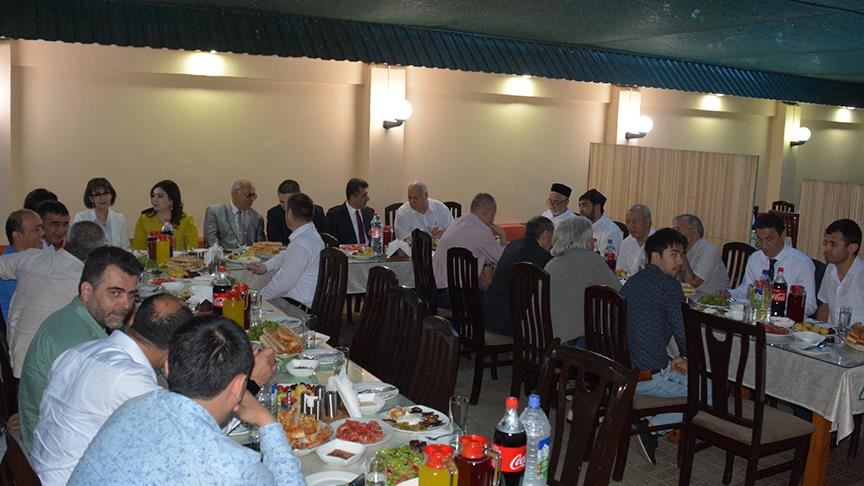 أوزباكستان.. السفارة التركية تنظم مأدبة أفطار للفنانين 