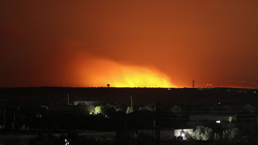İdlib'de hava saldırılarında 4 sivil öldü, yüzlerce dönüm arazi yakıldı 