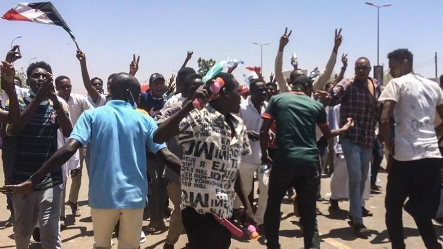 مصر تطالب الأطراف السودانية بضبط النفس والعودة للمفاوضات 