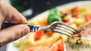 "لە جەژندا خۆتان بەدوور بگرن لە خواردنی سوێر و زۆرشیرین"