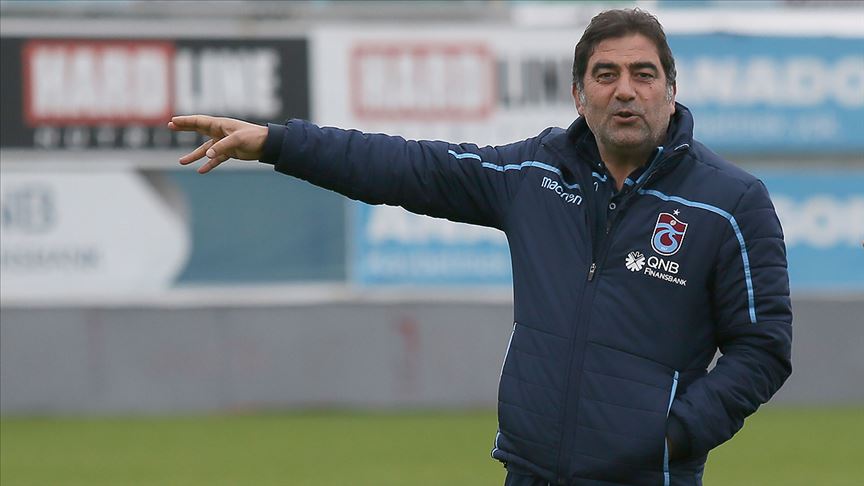 Trabzonspor'da Ünal Karaman sözleşmeyi imzalıyor