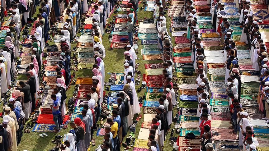 نحو 1.5 مليون إثيوبي يؤدون صلاة العيد بالعاصمة وسط فرحة بالمصالحة
