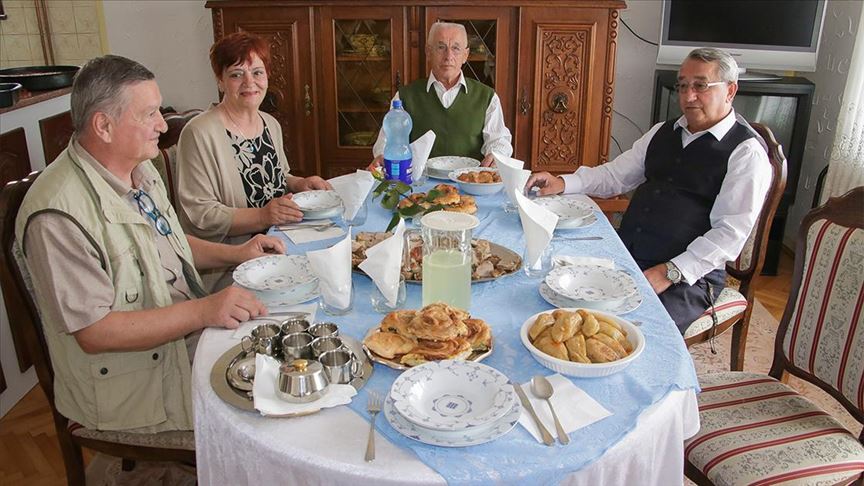 Bajram u banjalučkoj porodici Đuzel: Sa komšijama dijelimo i dobro i zlo