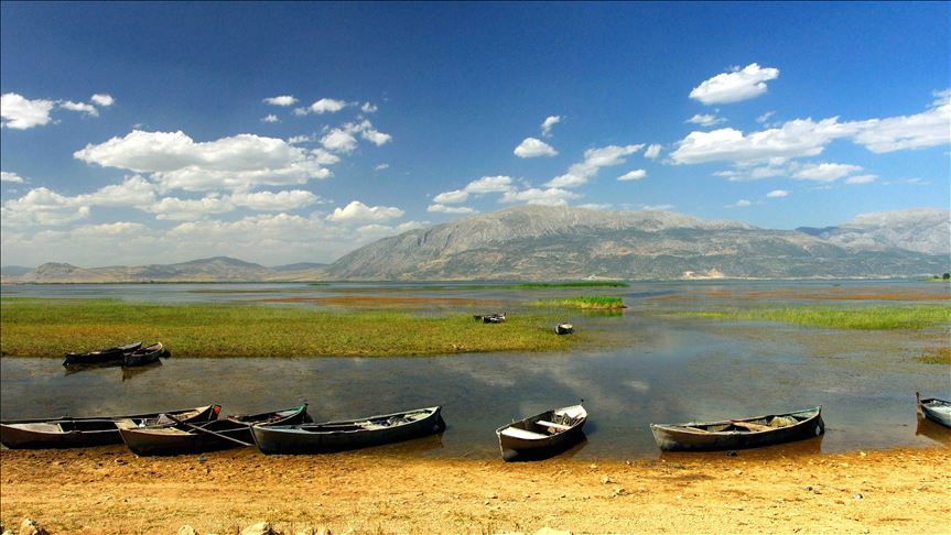 Turqi, liqeni me zambakë uji pret entuziastët e natyrës