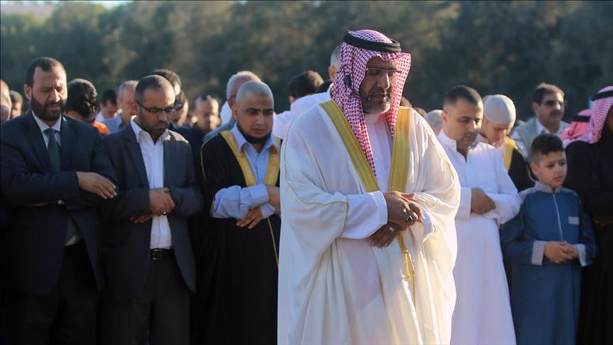 الأردنيون يؤدون صلاة العيد وسط دعوات بتفريج كرب "الأقصى"