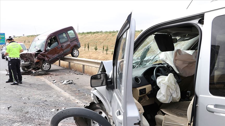 Bayram tatilinde trafik kazaları can almaya devam ediyor