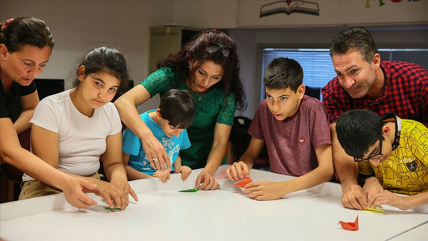 Ozel Cocuklar Kodlamayi Origamiyle Ogreniyor