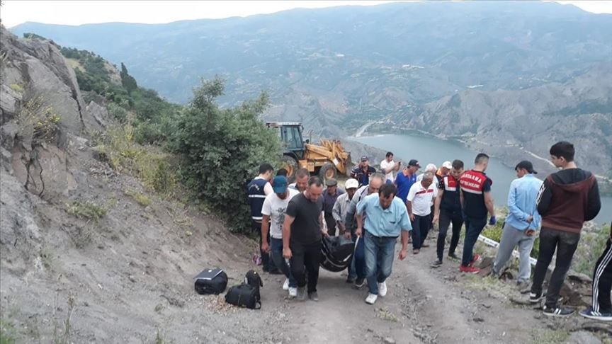 Çorum'da traktör uçuruma yuvarlandı: 3 ölü, 1 yaralı