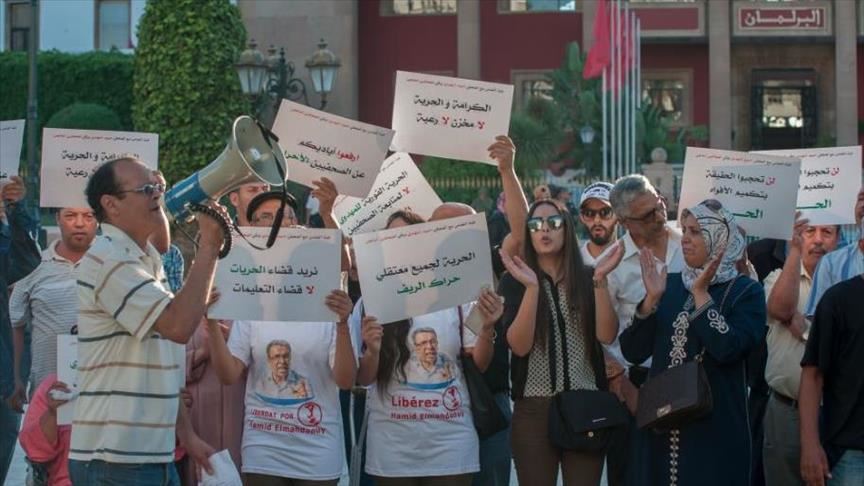 إعلاميون مغاربة يطالبون بالتوقف عن توتير العلاقات مع تونس 
