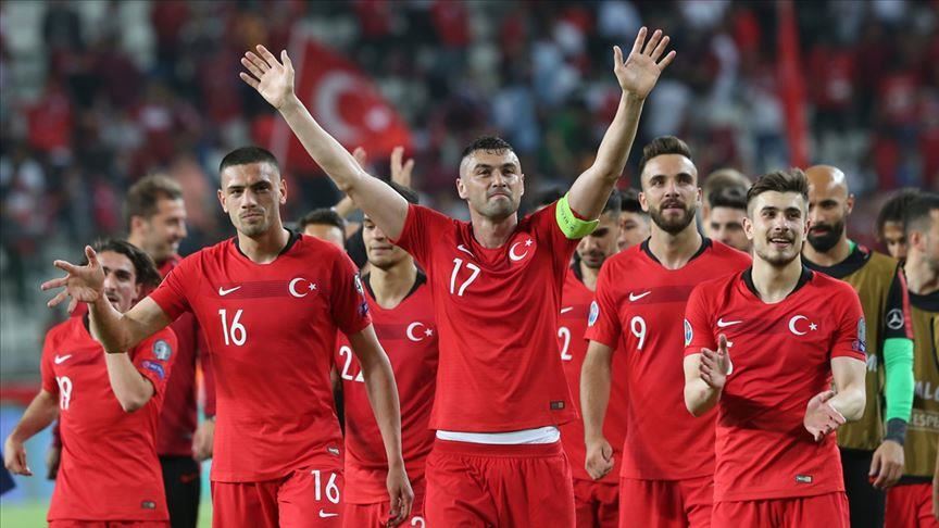 La Turquie renverse les champions du monde 2-0