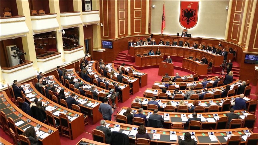 "Parlamenti i Shqipërisë do fillojë procedurën e shkarkimit të Metës"