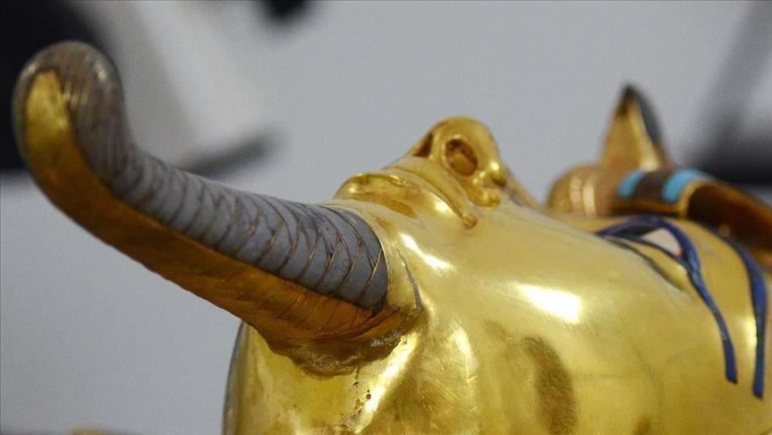 مصر تخاطب بريطانيا لوقف مزاد بيع رأس "الفرعون الذهبي" 