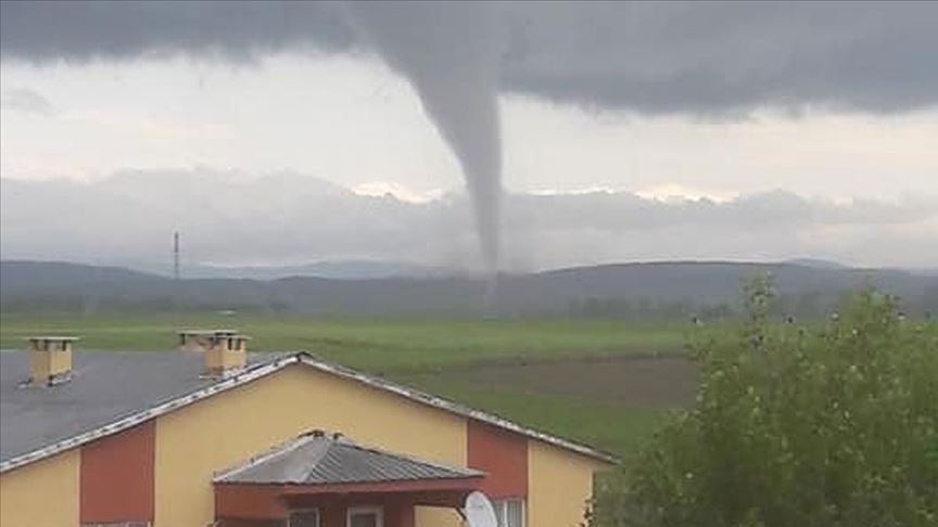 Kastamonu'da hortum tarım arazilerine zarar verdi