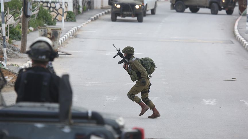 İsrail Batı Şeria'da Filistin güvenlik merkezine ateş açtı