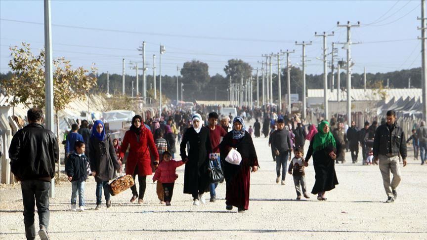 "300.000 refugjatë sirianë në afërsi të kufirit turk"