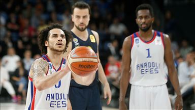 Anadolu Efes final serisinde durumu eşitledi